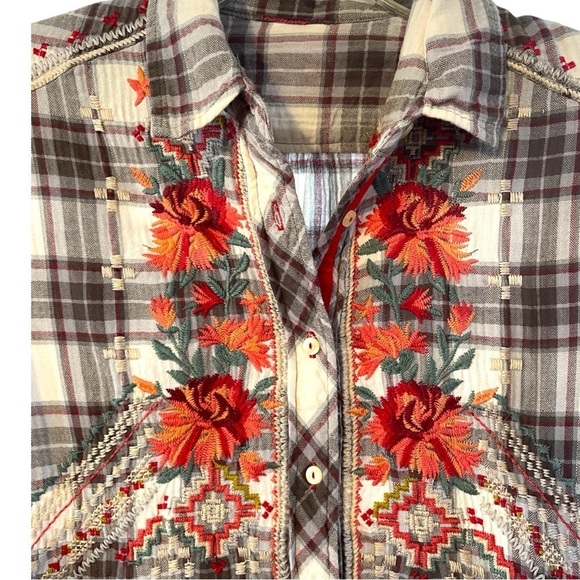 Johnny Was top, size S/M, tags removed, but RN # is a match, very good condition - Picture 6 of 10